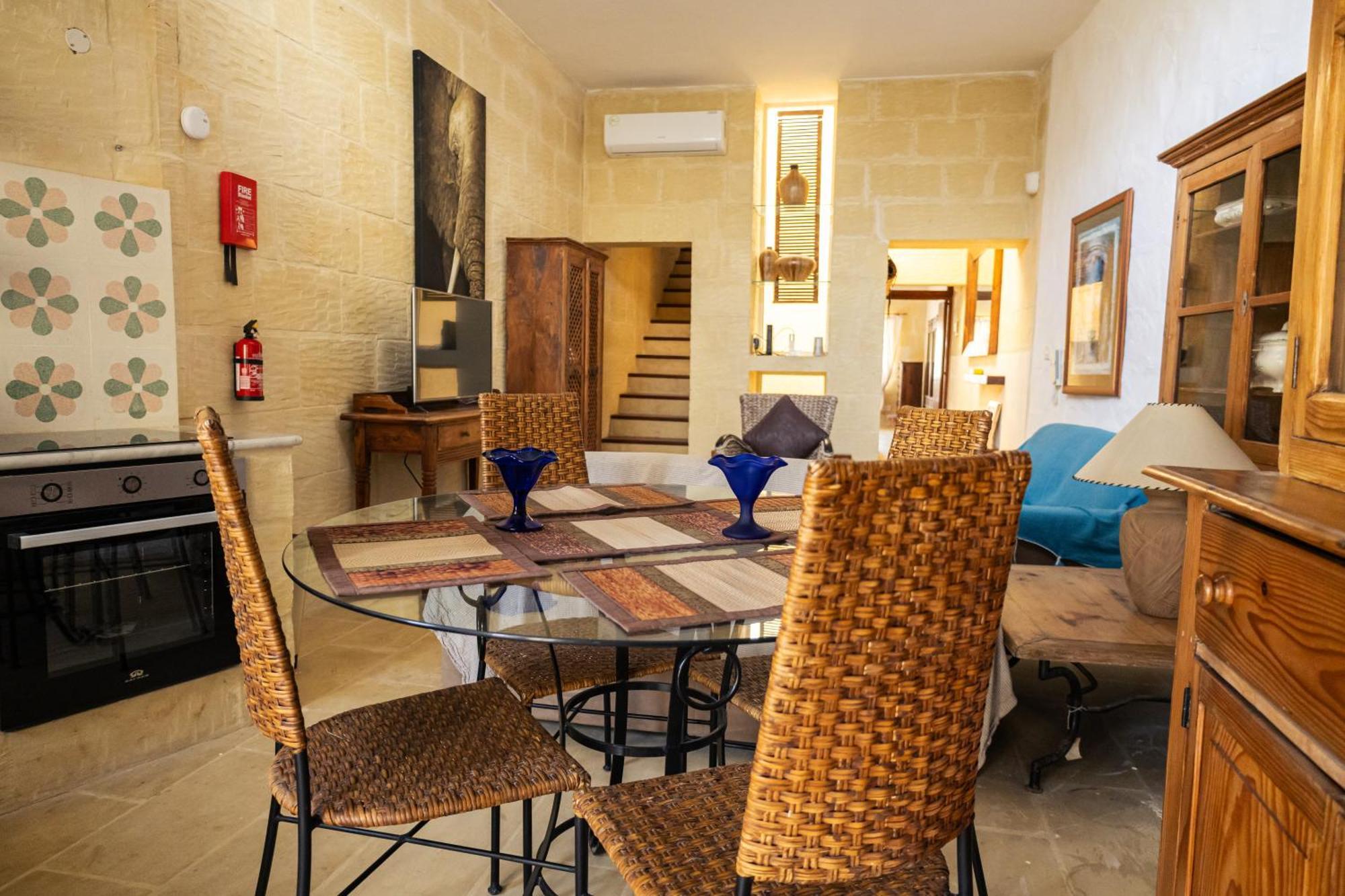 Tranquil 2-Bedroom Escape Надур Экстерьер фото